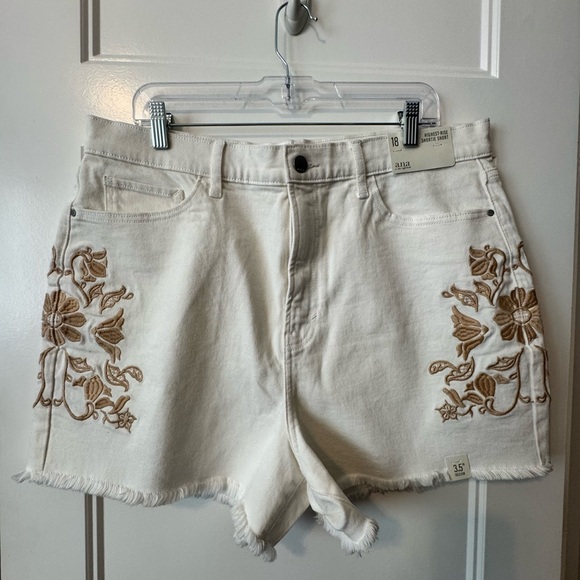 a.n.a Pants - NWT a.n.a Embroidered Denim Shorts Size 18 Ivory Boho Western Floral Festival